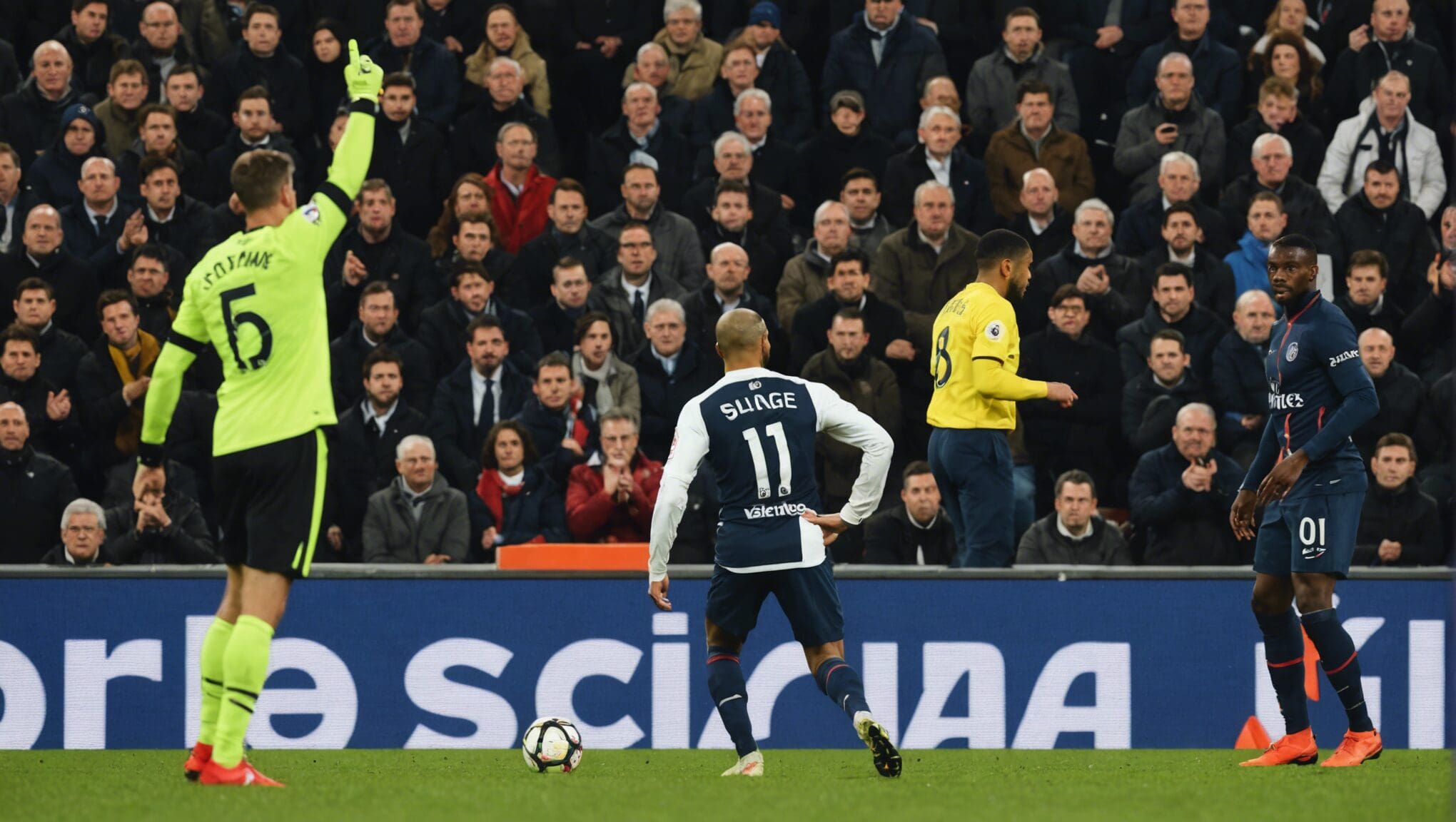 la ligue 1 est-elle en péril ? un ancien dirigeant des médias lance l'alerte : découvrez les clubs menacés et ceux qui pourraient s'en sortir.