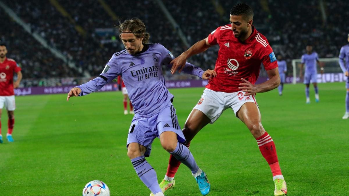 L’OGC Nice négocie avec Al-Ahly pour Mohamed Abdelmonem